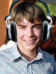What kind of headphones do you guys use? @3LAU @TheChainsmokers  @VictorNiglio @Mat_Zo #WAYF #zacefron #colecarter