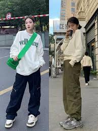 看这三种“工装裤”搭配思路，简单、随性却很时尚，太值得借鉴了-腾讯新闻