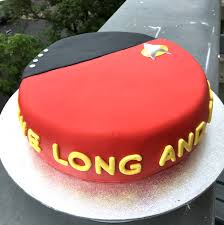So viel braucht man nicht, aber ich rolle ihn gerne etwas größer aus, da ich die ränder dann schön glattziehen kann. Star Trek Torte Spock Und Co Torten Liebe