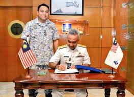 He is the founder of rhb group. O Xrhsths Royal Malaysian Navy Sto Twitter Laksamana Tan Sri Reza Azeranil63 Hari Ini Menerima Kunjungan Laksma Ir Abdul Rashid Bin Hussain Daripada Bahagian Staf Perisikan Pertahanan Navyupdate Https T Co Alvu9eyjts