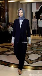 Dan simak juga postingan terbaru dari kami 60 desain baju atasan lengan panjang. Foto 20 Koleksi Busana Muslim Karya Jenahara Yang Terinspirasi Maroko