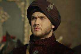 İtü'de uçak mühendisliği okurken oyunculuk kariyerine başladı. Lo Tenias De El Sultan Quien Es El Galan Turco Que Protagoniza Milagro En La Celda 7 Da La Nota