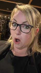 Hair growth after chemo… comparing 2.5 months of growth to 4 months of  growth #chemohairgrowth