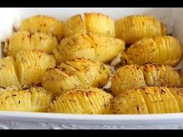 Ces Pommes De Terre Au Four A La Suedoise Sont Vraiment Delicieuses L Avantage C Est Qu On Les Pre Pommes De Terre Roties Au Four Recettes De Cuisine Recette
