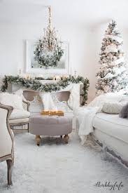 Elegant And Simple Christmas Living Room In White Christmas Decorations Living Room Christmas Living Rooms White Christmas Decor
