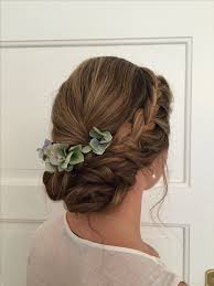 Geschlossenen Brautfrisur Mit Hortensien Seite Geflochten Frisur Hochzeit Flechtfrisuren Braut Und Hochzeitsfrisuren Geflochten
