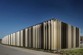 Die lamellen können transparent sein, somit haben sie die möglichkeit nach draußen zuschauen und ihre räume werden. Sonnenschutzanlage Mit Vertikalen Alulamellen In Dusslingen Colt Schweiz