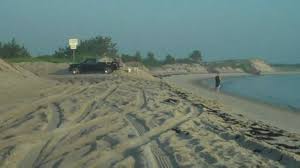 A 4wd run up the beach can either be incredibly relaxing and fun, or it can be a nightmare, depending on how you go. 4 Wheel Off Road Into Democrats Point At Robert Moses State Park Youtube