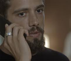 Carol diz para César que teme que plano não dê certo