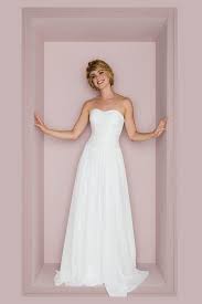 Dieses schöne und völlig einzigartige hochzeitskleid ist ein langärmeliges mit floralem muster elfenbein und silber perlen. Hochzeitskleid Ohne Tull Hochzeitskleid Brautkleid Schlicht Und Brautkleid