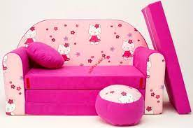 This fun hello kitty sofa has a comfortable design with rolled arms, curved back, and plush foam padding. Kindersofa Hello Kitty Banaby De