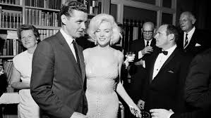 His most famous creations included the strapless gown for rita hayworth in the film gilda (1946) as well as marilyn monroe's white sequined gown she wore to sing happy birthday, mr. Marilyn Monroe La Robe Qui Valait 4 8 Millions La Gazette D Hector La Gazette D Hector