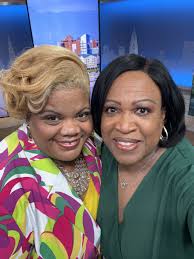 Thrilled to meet Ursula O. Robinson, aka Miss Linda in the TTyler  Perrymovie, Divorce in the Black! She stole the show in that opening scene  at the funeral. She is a drama