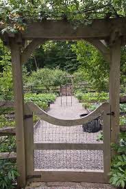 Garden Fence Ideas With Creative Installation Are Not Difficult To Find The Garden Will Lo Garden Gates And Fencing Garden Gate Design Vegetable Garden Design