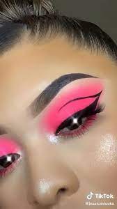 Trending Christmas Makeup Looks For 2020 Paid Link Click On The Image For Additional Details Eye Makeup Makeup Tutorial Eyeshadow Makeup