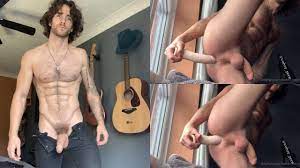 Straight model playing with a big dildo - NudesBoys
