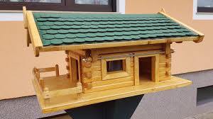 Bis ihr wohntraum wirklichkeit wird. Vogelhaus Selbstgebaut Mit Aufklappbarem Dach Und Eingebauten Futtersilo Youtube