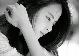 Image result for tranh vẽ cô gái buồn