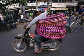 Bikes Of Burden O Uso Da Motocicleta Como Meio De Transporte No Vietna Marte E Para Os Fracos