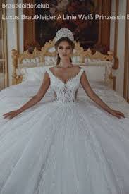 Bei dodenhof finden sie das passende outfit, vom klassischen hochzeitsanzug bis zum extravaganten und individuellen look. 900 Brautkleider Ideas Wedding Dresses Dresses Wedding Dresses Lace