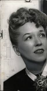 1945 Press Photo Vera Maxwell Sports Fashion Designer