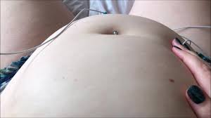 Swollen Belly Girl POV luidruchtige gevulde Belly