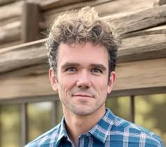 Luke Holliday's Instagram, Twitter & Facebook