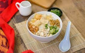 Selain itu tambahan rasa rempah/ kuning yang akan membantu menggugah selera makan keluarga anda. 5 Resep Bubur Ayam Gurih Lezat Dimasak Khas Hainan Dan Kuah Kuning