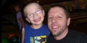 How many people are actively hanging up flyers for Kyron Horman and how  often?