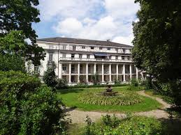 Wer auch zwischendurch mal auf wolke 7 schweben und die zeit zu zweit zelebrieren möchte, findet bei den precise hotels & resorts die perfekte einsamkeit für die zweisamkeit, die augen zum leuchten und die herzen zum glühen bringt. Bild Badischer Hof Baden Baden