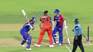 Unexpected Fight Between Umran Malik And David Warner When Warner Hit Six  On Umran Malik Ball