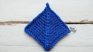 Aprende a tejer un bonito punto calado a crochet,ideal para tejer prendas de vestir para verano como blusas, pareos, chaquetas, playeras, etc. Como Tejer Cuadrados Para Mantas En Dos Agujas Mitered Squares Soy Woolly