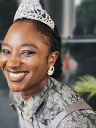 Ychwanegodd Deborah Paul-Enenche...