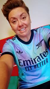 Isn't this Arsenal presenter too pretty? #Arsenal #AFC #arsenalmatters #COYG