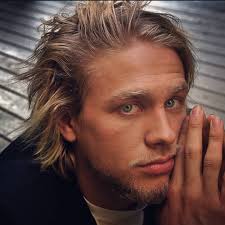 Charlie Hunnam In 2020 Charlie Hunnam Blonde Guys Charlie Sons Of Anarchy