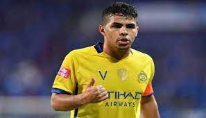 أكد قائد المنتخب السعودي يحيى الشهري أن الأخضر قادم للمنافسة بالرغم من الظروف التي مر بها في عملية الإعداد وأبرزها غيابات لاعبي الهلال وبعض الإصابات. ÙˆØ¯Ø¹Ù‡ Ø¨Ø§Ù„Ø¯Ù…ÙˆØ¹ Ù…Ø§Ø°Ø§ Ù‚Ø¯Ù… ÙŠØ­ÙŠÙ‰ Ø§Ù„Ø´Ù‡Ø±ÙŠ ÙÙŠ 8 Ø³Ù†ÙˆØ§Øª Ù…Ø¹ Ø§Ù„Ù†ØµØ± Ø§Ù„Ø³Ø¹ÙˆØ¯ÙŠ