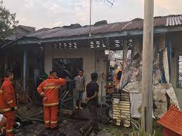 Gara Gara Berselisih Faham Suami Nekad Bakar Rumah Astro Awani