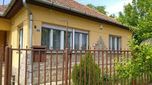 Vezetékes víz nincs, a vízellátás ciszternából megoldott. Jaszapati Tolgyes Gyogyfurdo Mellett Csaladi Haz Nyaralonak Is Elado Jaszapati Elado Haz Lakas