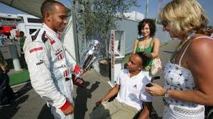 Trotzdem raste eine steirerin mit über 90 km/h durch das ortsgebiet und rammte. Nimmt Kurs Auf Die Formel 1 Lewis Hamilton Grenzecho