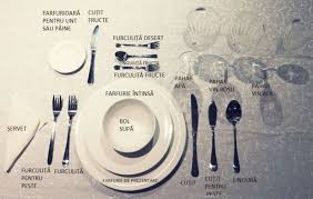 Cand mananci cu alte persoane, indiferent daca mergi la restaurant sau esti invitat la cineva acasa, trebuie sa respecti o anumita eticheta. FermÄƒ Care Ritm Codul Bunelor Maniere La Masa Tacamuri Ro Geo Ro