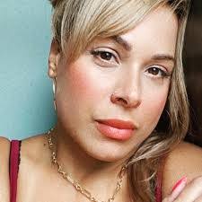 Suzanne Casale's Instagram, Twitter & Facebook