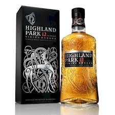 Highland Park Yeni Sise Tasarimlari Ile Buyuk Heyecan Yaratti Viking Kokenlerini Mukemmel Yansitan Yeni Siseler V Single Malt Whisky Whisky Bottle Malt Whisky