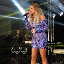 صور مايا دياب تتألق بفستان أزرق براق قصير في عيد الحب fashion style rave