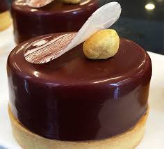 Tort de ciocolata cu mascarpone si nuci brazilia. Glazura De Ciocolata Cum Sa Faci Prajituri Ca La Carte