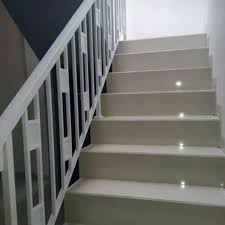 Railing tangga bertujuan untuk mengantisipasi dan menghindari kemungkinan kecelakaan seperti terjatuh dari tangga, terutama pada anak kecil dan lansia. Railing Tangga Minimalis Modern 05 Dekorasi Rumah 812687850