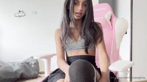 Lunasophia masturbandose