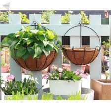 Dulunya, dan masih ada sampai saat ini, pot bunga terbuat dari terakota. Pot Bunga Tanaman Dengan Model Gantung Dan Bergaya Unik Untuk Hiasan Dekorasi Rumah Taman Shopee Indonesia