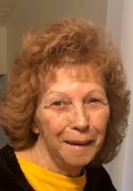 Elizabeth Minnick's Instagram, Twitter & Facebook