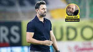 Futbolculuk yıllarında defans pozisyonunda görev yapan erol bulut, yunanistan'da panionios ve olimpiakos maceraları yaşadı. Son Dakika Erol Bulut Fenerbahce Ye 4 Transferle Geliyor Spor Haberi