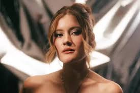 Interview: Singer-Songwriterin Madeline Juno auch in Mannheim